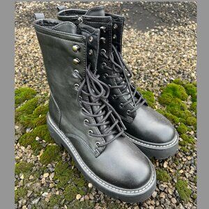 Wild Fable Women's Logan Lug Combat Boots with Memory Foam Insole Black Size 8